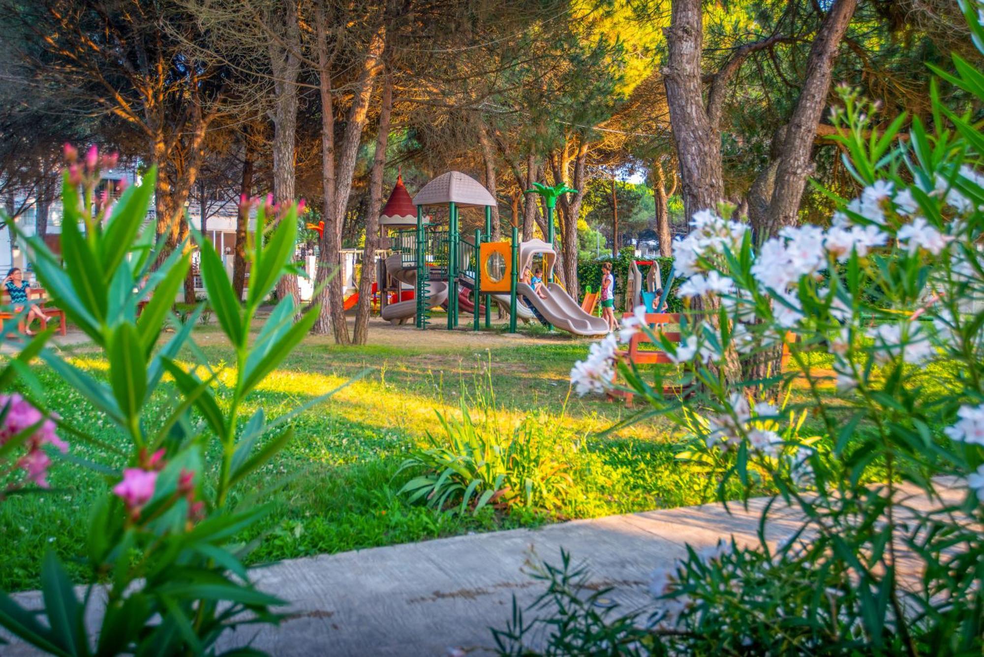 Marea Resort Golem Kültér fotó